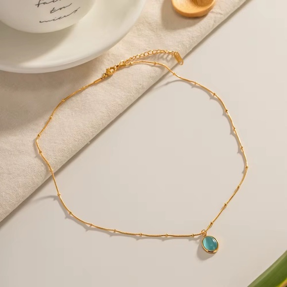 Elegant Gold and Blue Pendant Necklace - Picture 8 of 8
